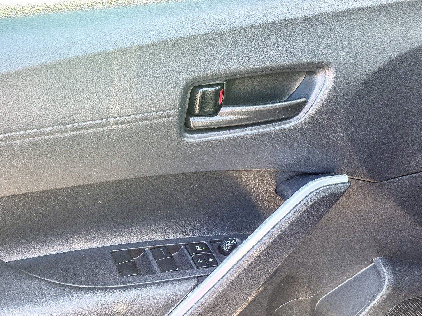 Used 2024 Toyota Corolla Cross LE w/ Moonroof Package FWD image 22