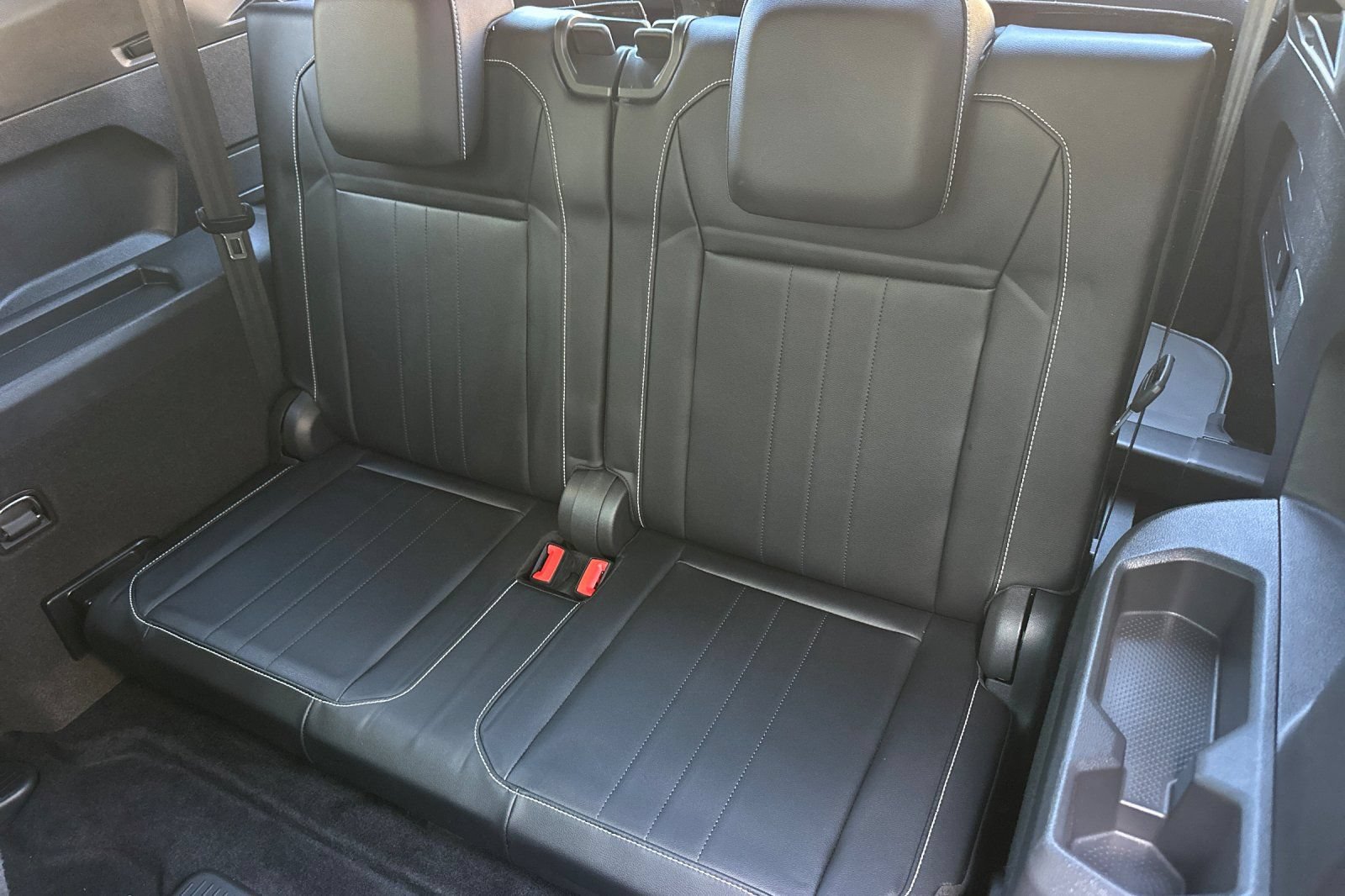 Used 2022 Volkswagen Tiguan SE R-Line FWD image 14
