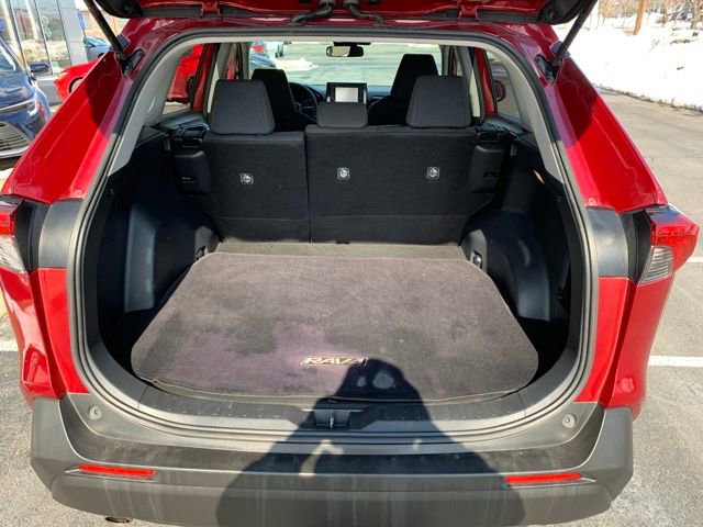 Used 2019 Toyota RAV4 LE w/ Carpet Mat Package image 26