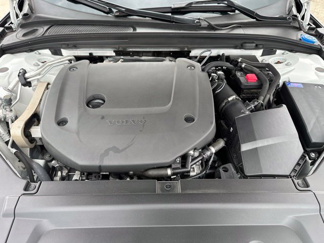 Certified 2025 Volvo V90 B6 Cross Country Plus AWD/4WD image 33