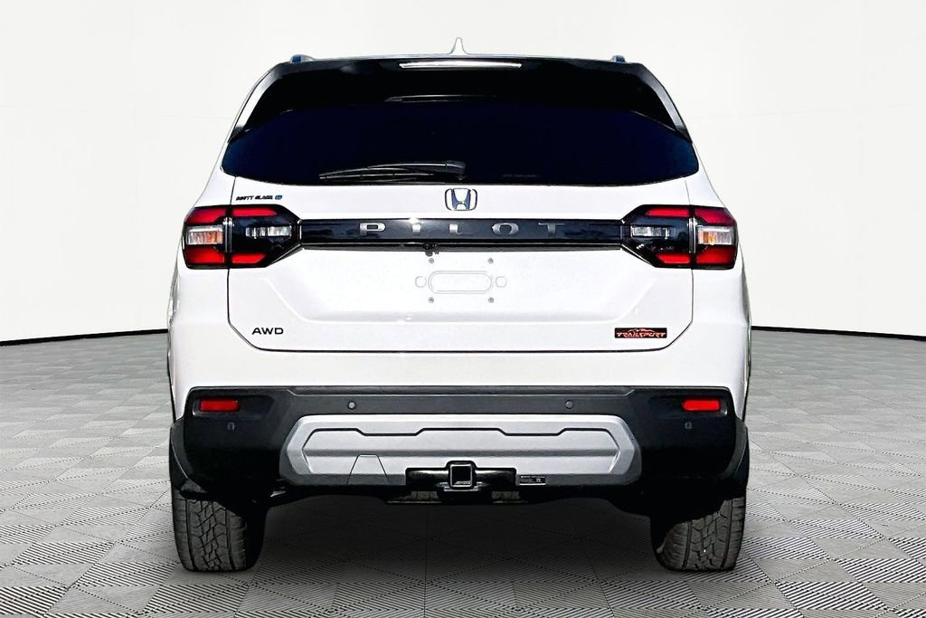 Certified 2025 Honda Pilot TrailSport image 6