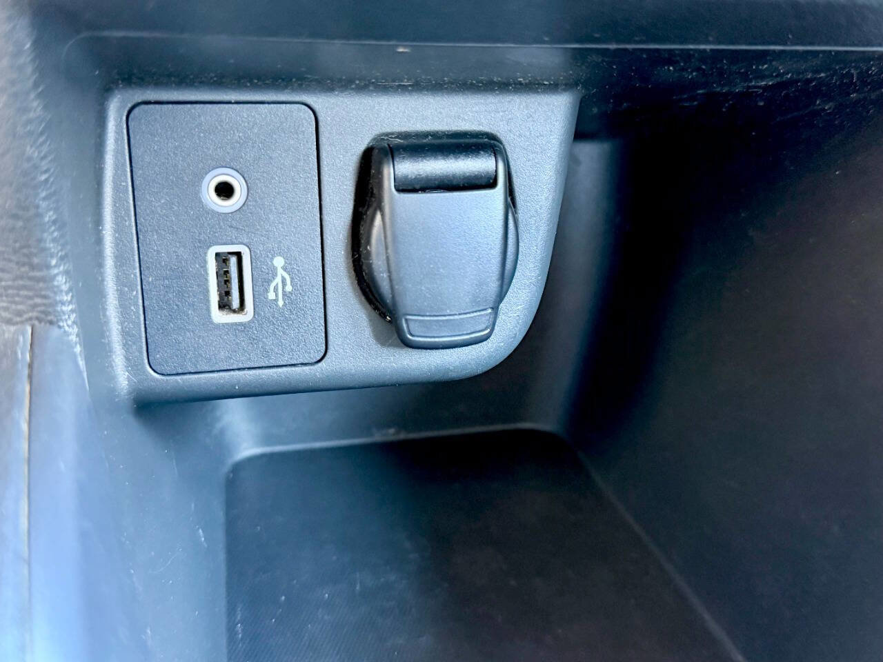 Used 2020 Nissan Versa S image 33
