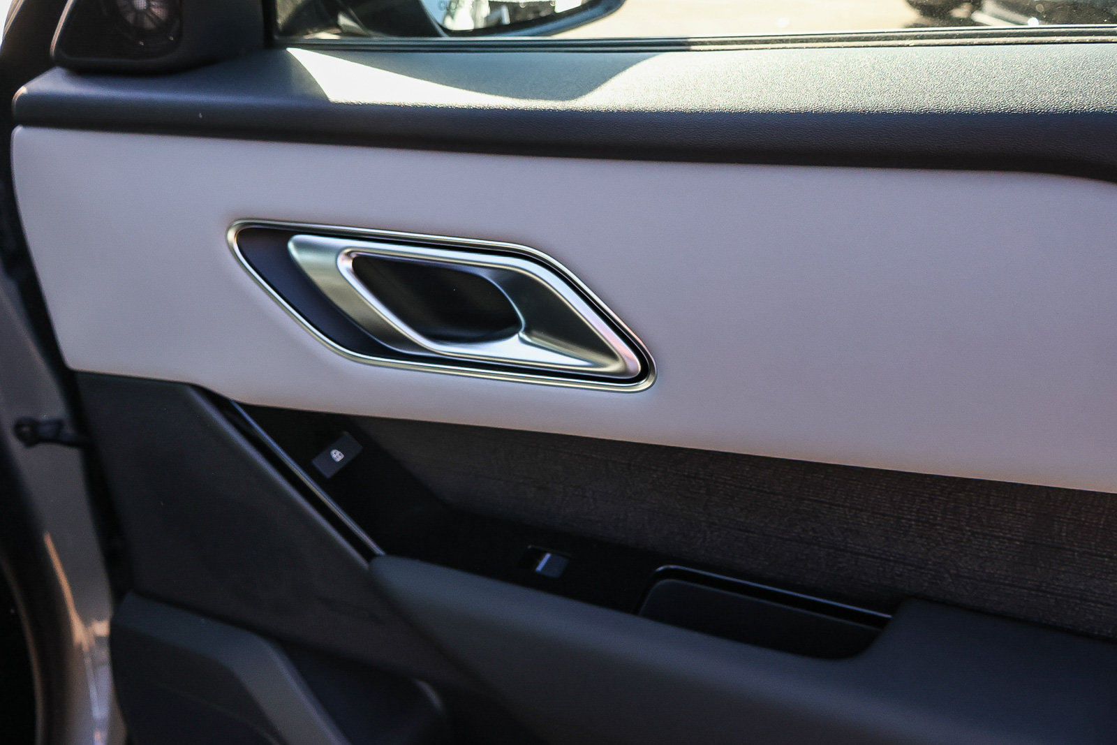 New 2026 Land Rover Range Rover Velar S AWD/4WD image 19