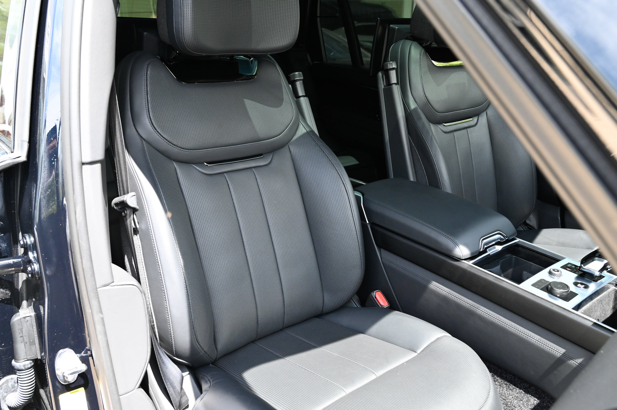Used 2023 Land Rover Range Rover SV AWD/4WD image 61
