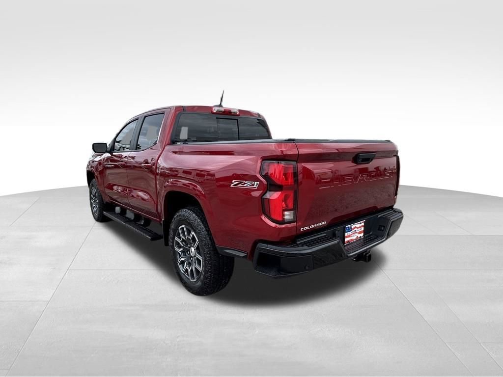 Used 2025 Chevrolet Colorado Z71 w/ Technology Package AWD/4WD image 7