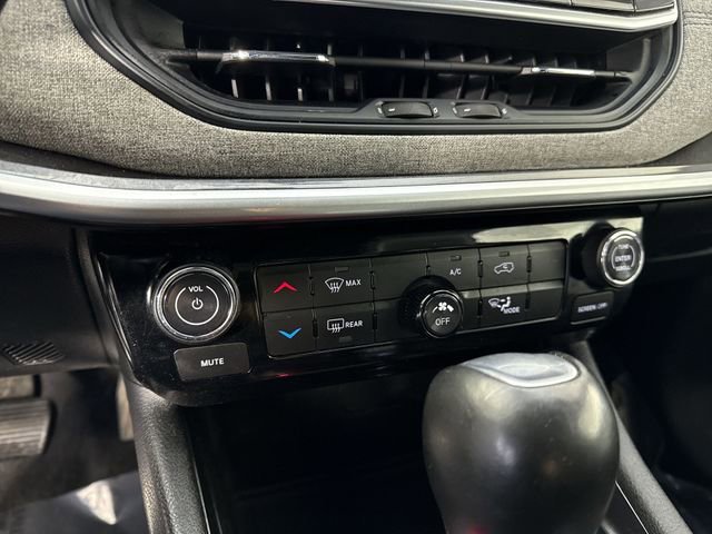 Used 2023 Jeep Compass Latitude w/ Sun and Sound Group AWD/4WD image 9