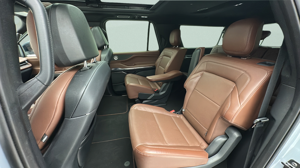 Used 2025 Lincoln Navigator L Reserve AWD/4WD image 12