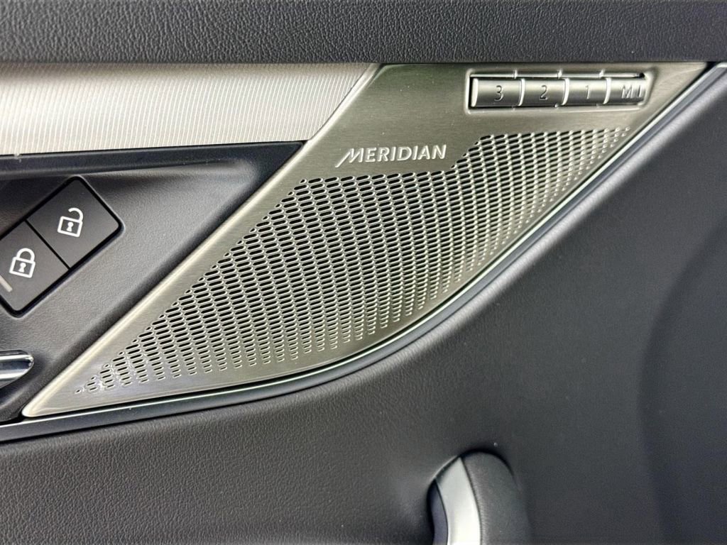 Certified 2025 Jaguar F-PACE R-Dynamic S image 22