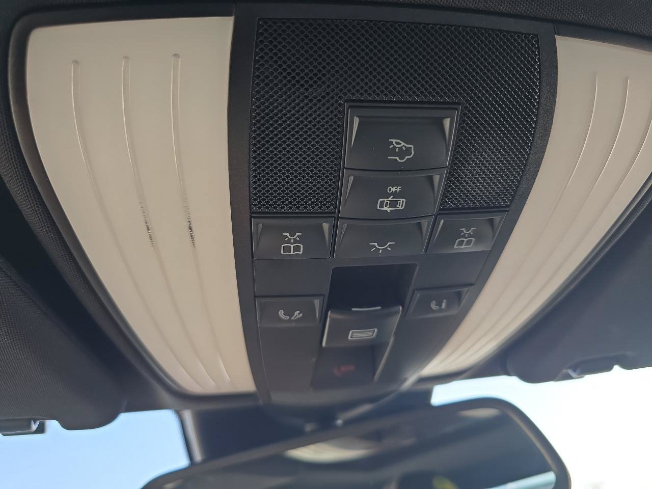 Used 2015 Mercedes-Benz E 400 4MATIC Sedan image 38