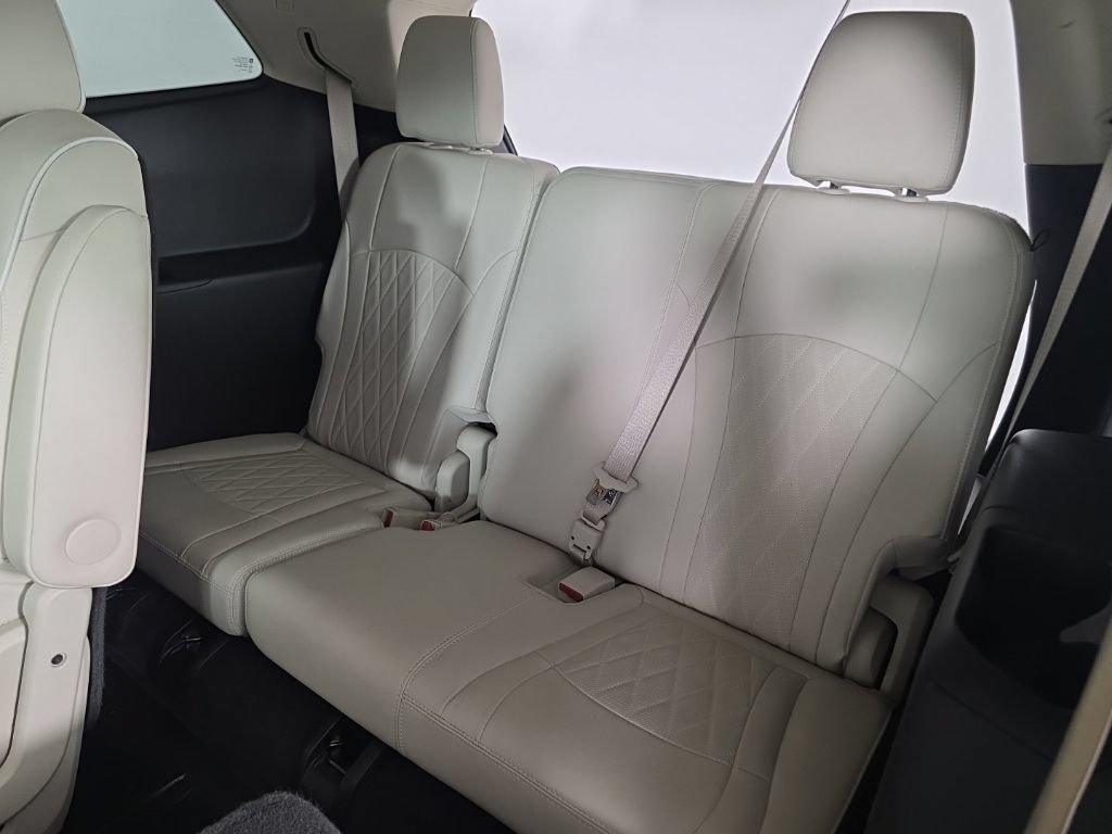 Used 2022 Buick Enclave Avenir w/ Avenir Technology Package AWD/4WD image 32