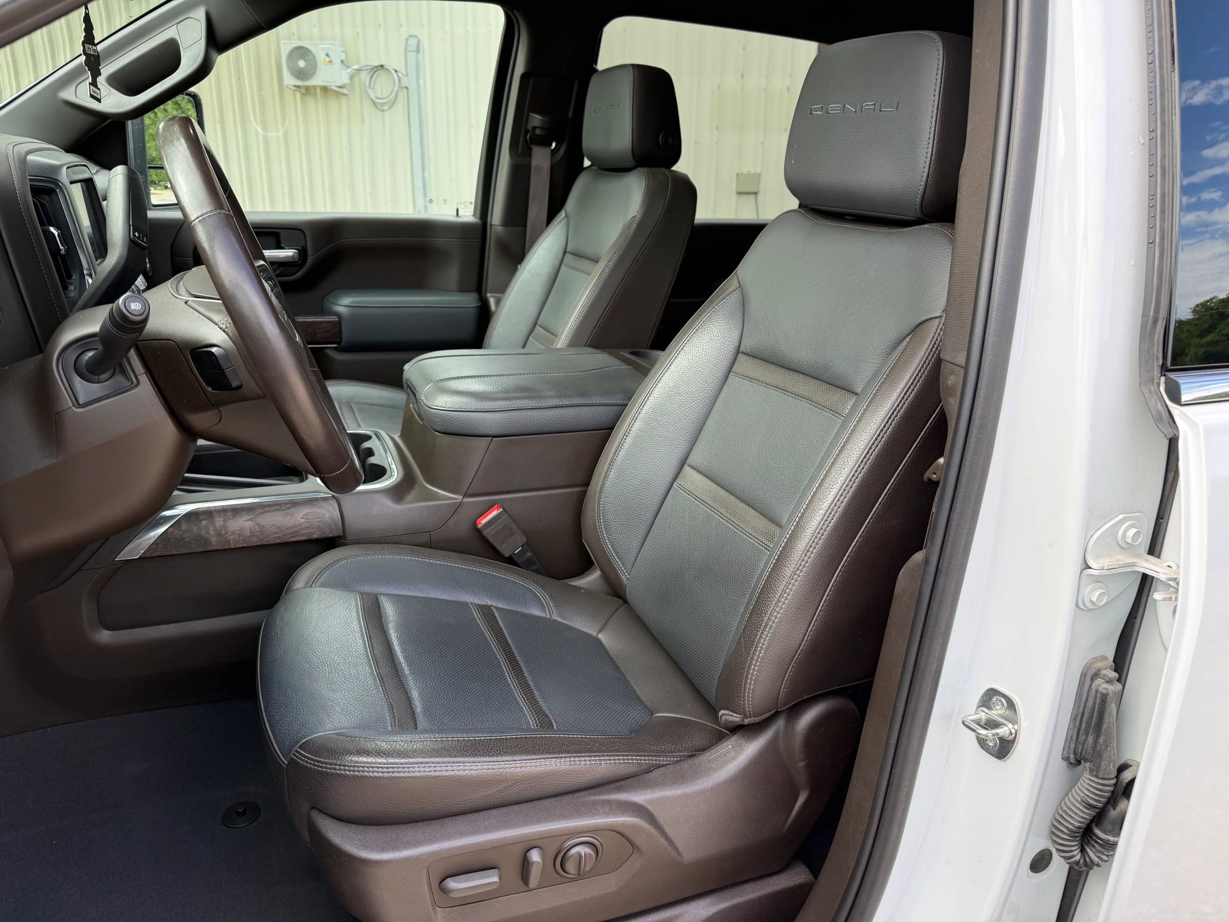 Used 2023 GMC Sierra 2500 Denali w/ Denali Ultimate Package AWD/4WD image 10
