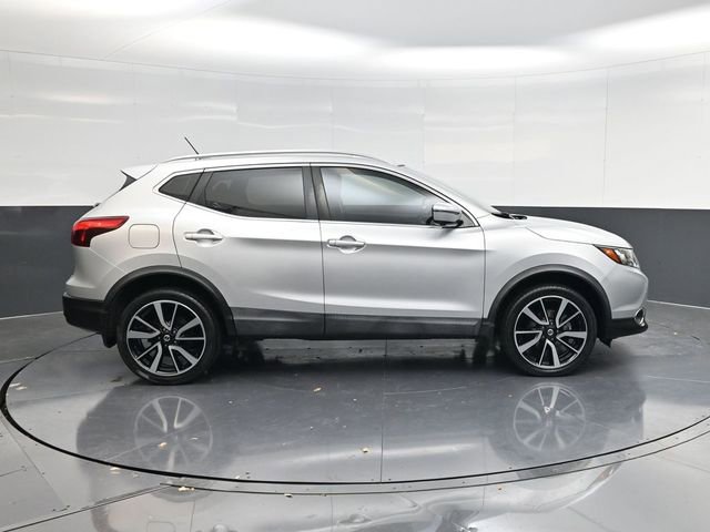 Used 2017 Nissan Rogue Sport SL image 2