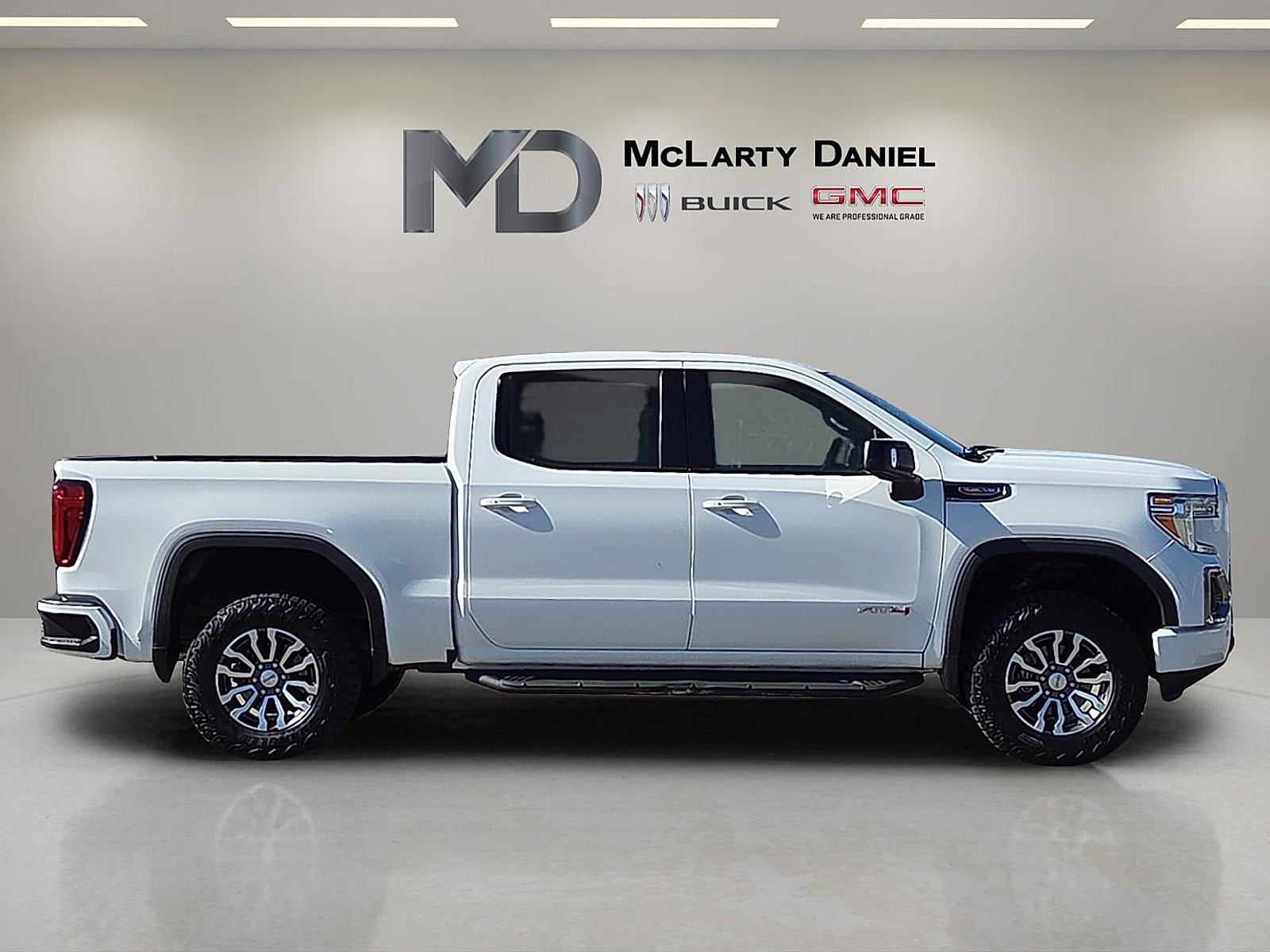 Used 2020 GMC Sierra 1500 AT4 w/ AT4 Premium Package image 6