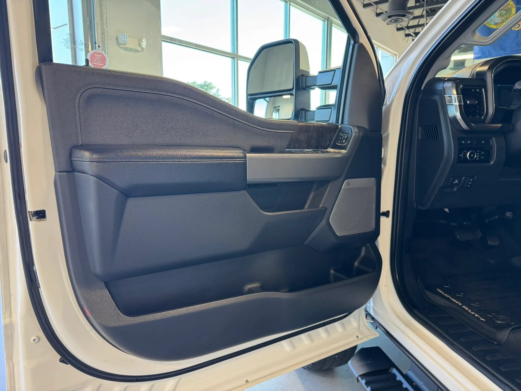 Used 2023 Ford F350 Lariat w/ Lariat Ultimate Package AWD/4WD image 10