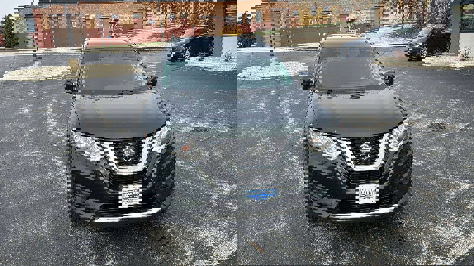 Used 2018 Nissan Rogue SV w/ Premium Package image 3