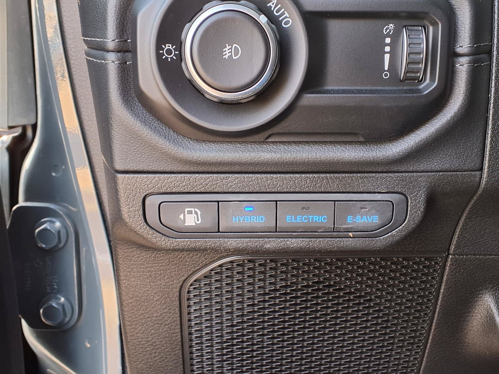 Used 2024 Jeep Wrangler Unlimited Sahara AWD/4WD image 15