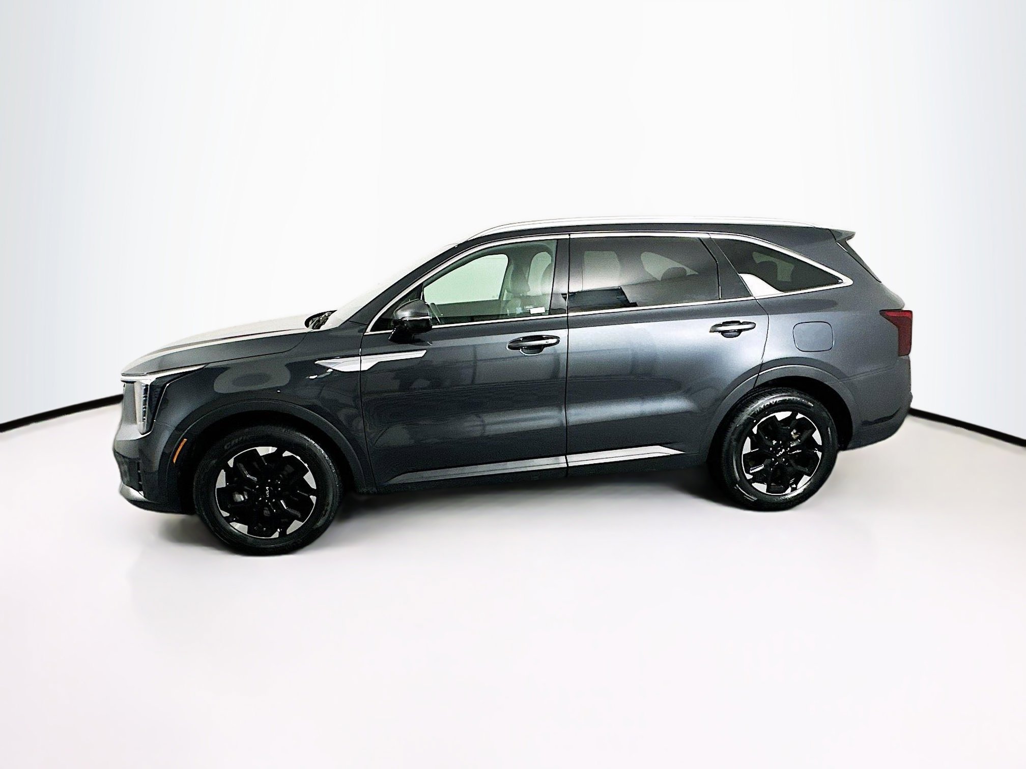 Used 2024 Kia Sorento S image 4