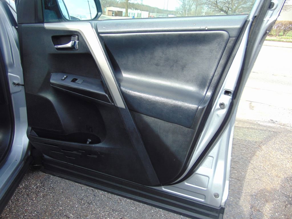 Used 2018 Toyota RAV4 XLE w/ Plus Extra Value Package image 26