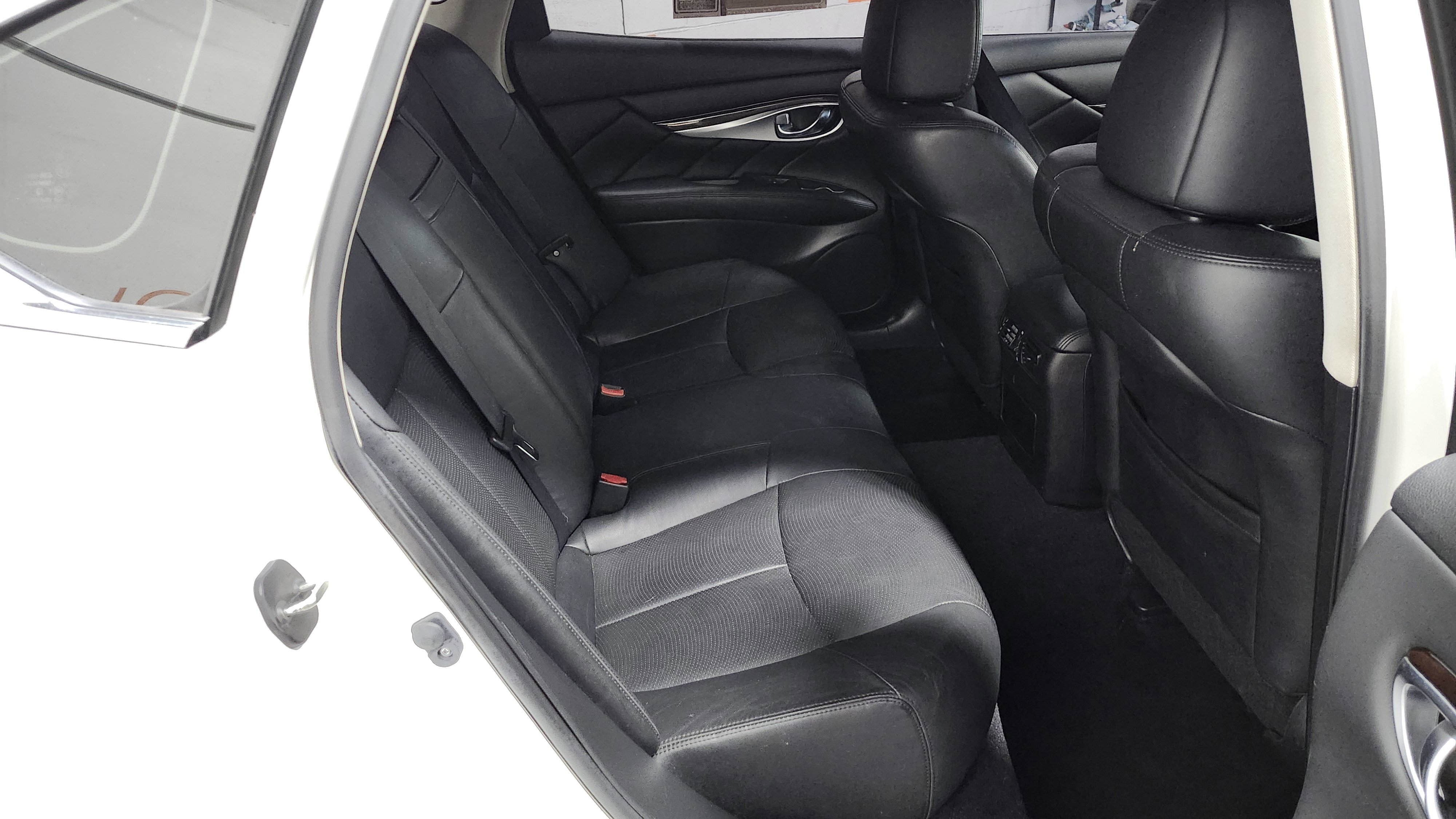 Used 2019 INFINITI Q70 Luxe image 20