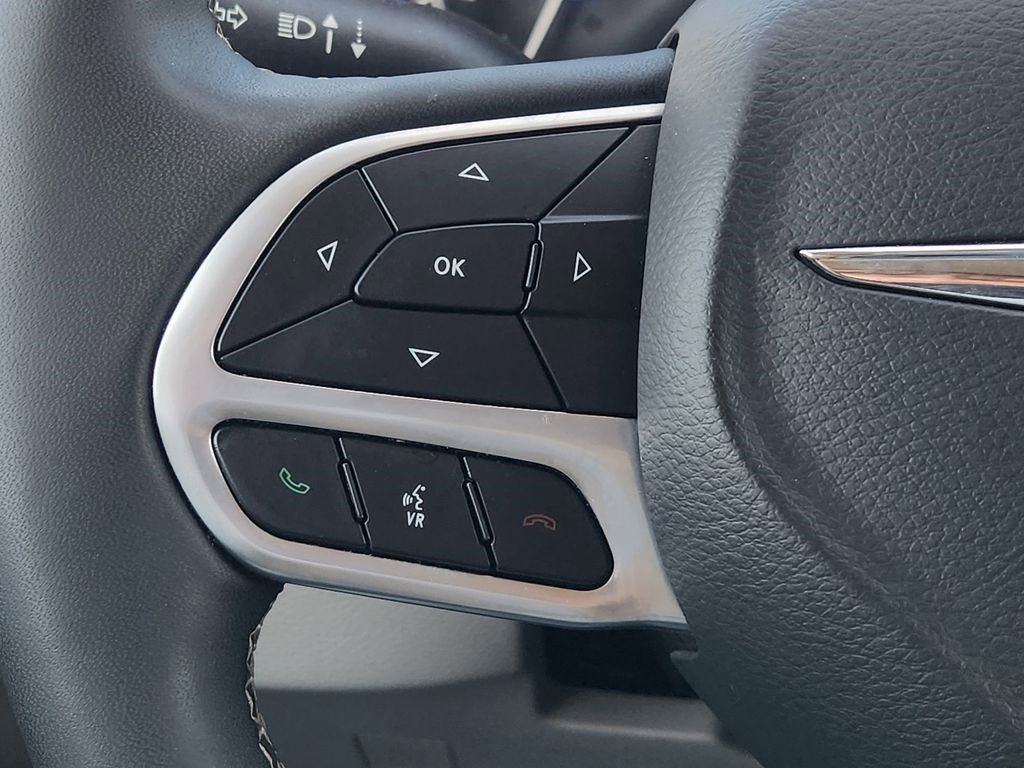 Used 2024 Chrysler Pacifica Touring-L image 28