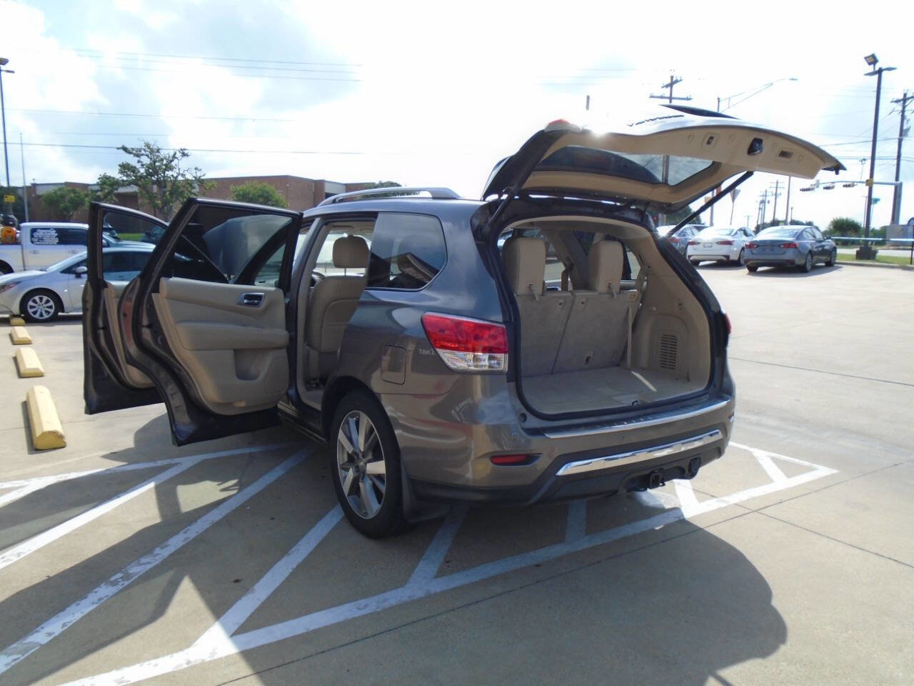 Used 2014 Nissan Pathfinder Platinum w/ Platinum Premium Package FWD image 26