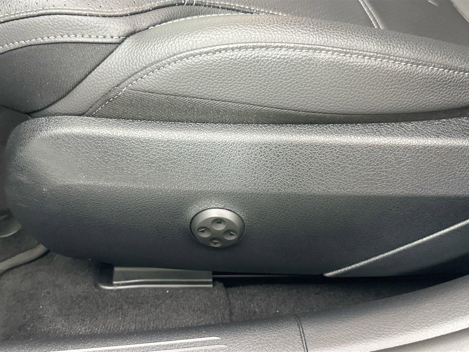 Used 2025 Mercedes-Benz C 300 Sedan image 22