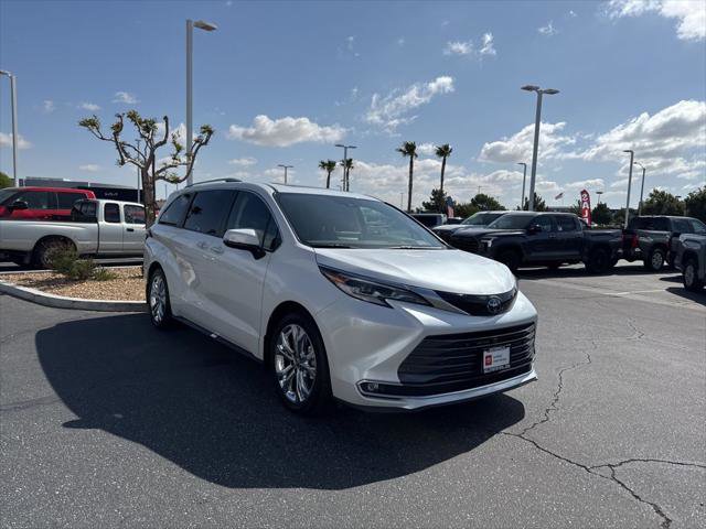 Certified 2023 Toyota Sienna Platinum FWD image 4