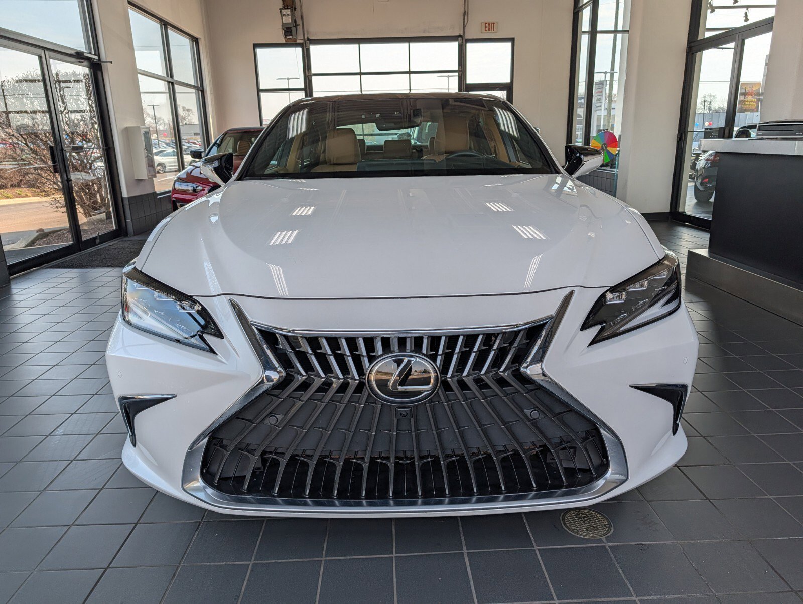 Used 2023 Lexus ES 350 Ultra Luxury w/ Accessory Package (Z2) image 7