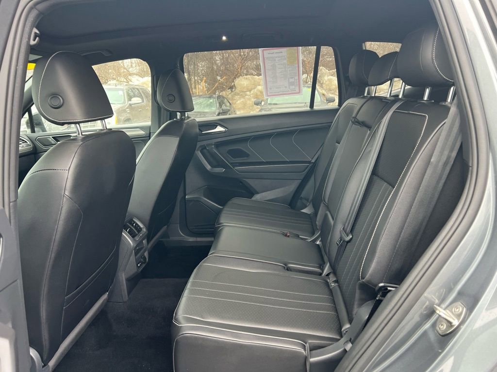 Used 2022 Volkswagen Tiguan SE R-Line image 35