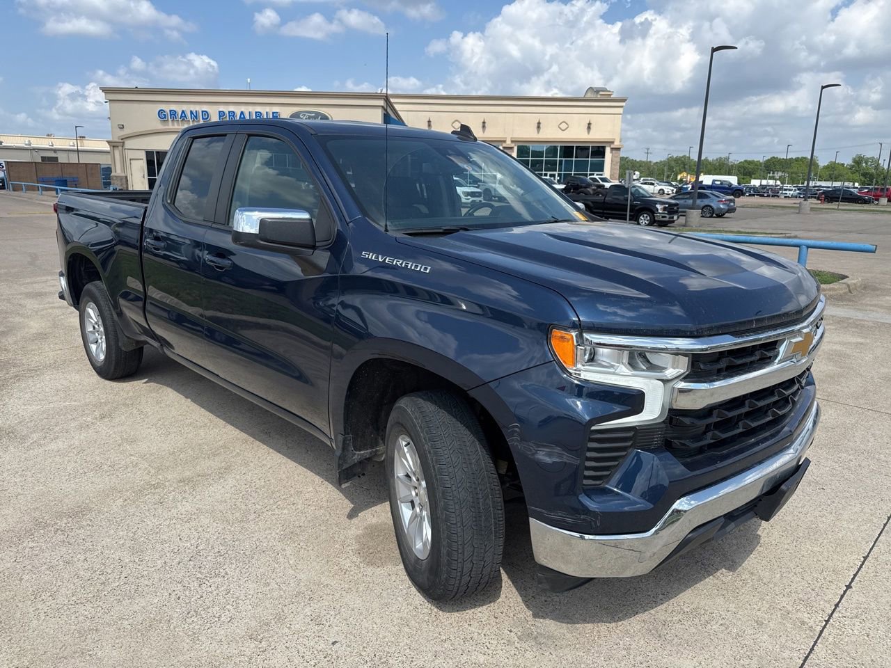Used 2023 Chevrolet Silverado 1500 LT image 18