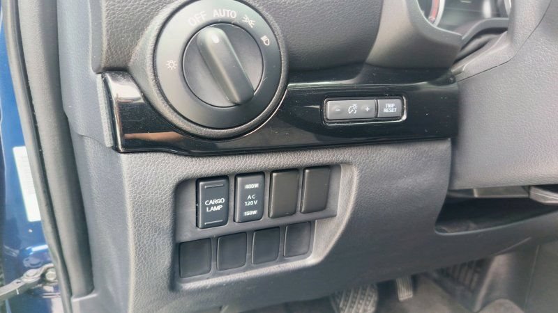 Used 2021 Nissan Titan SV w/ SV Convenience Package RWD image 14