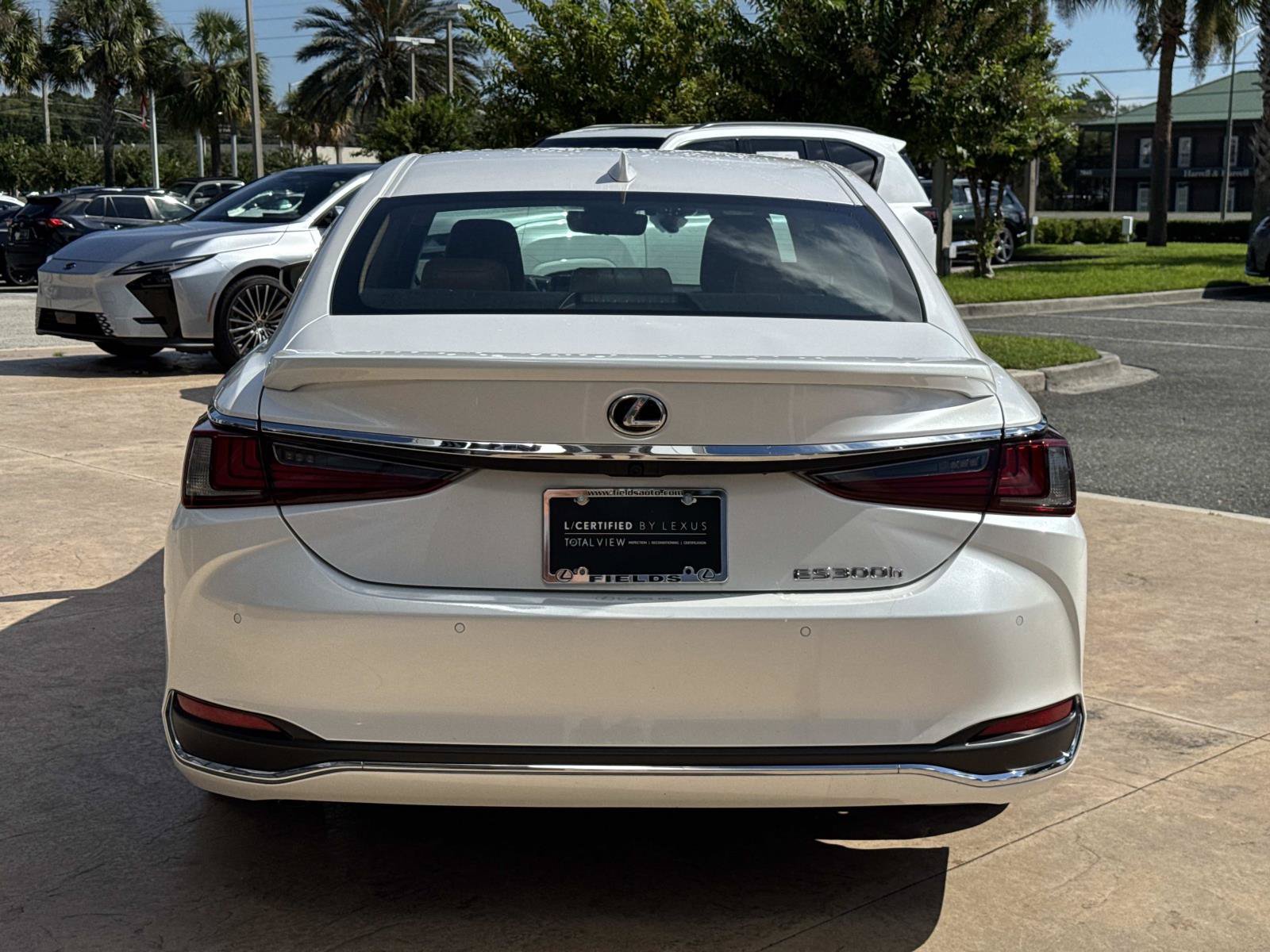 Used 2024 Lexus ES 300h w/ Technology Package FWD image 4