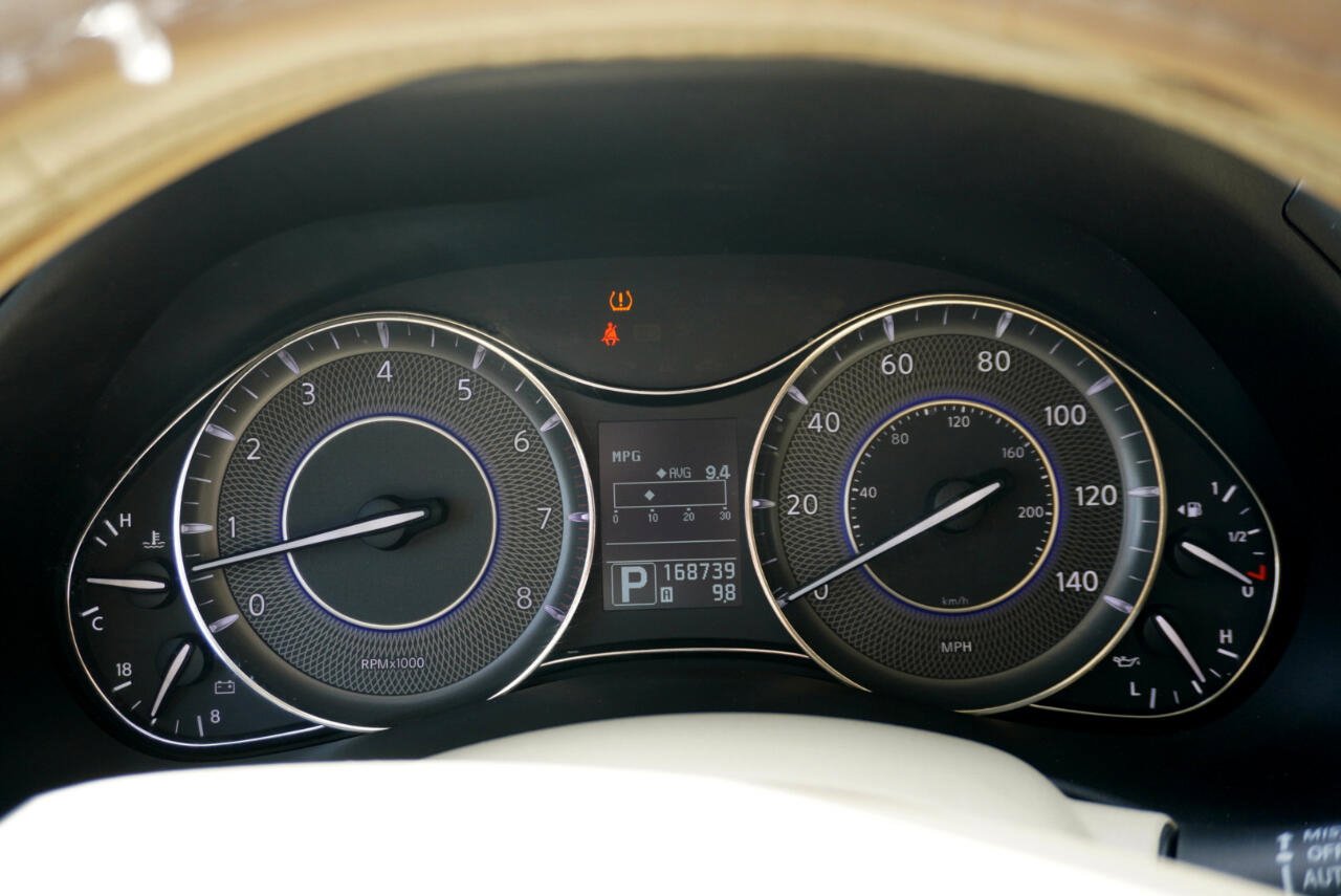 Used 2011 INFINITI QX56 2WD w/ Deluxe Touring Pkg image 32