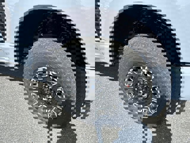 New 2026 Ford F350 Platinum w/ FX4 Off-Road Package image 10