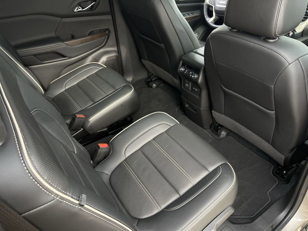 Used 2022 GMC Acadia Denali w/ Denali Ultimate Package FWD image 27