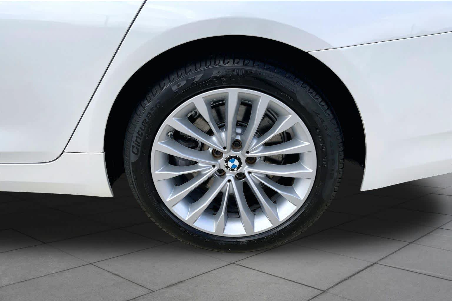 Used 2022 BMW 530i xDrive AWD/4WD image 11