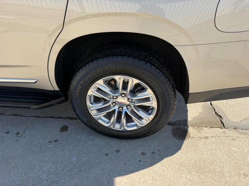 Used 2023 GMC Yukon SLT w/ SLT Premium Package image 7