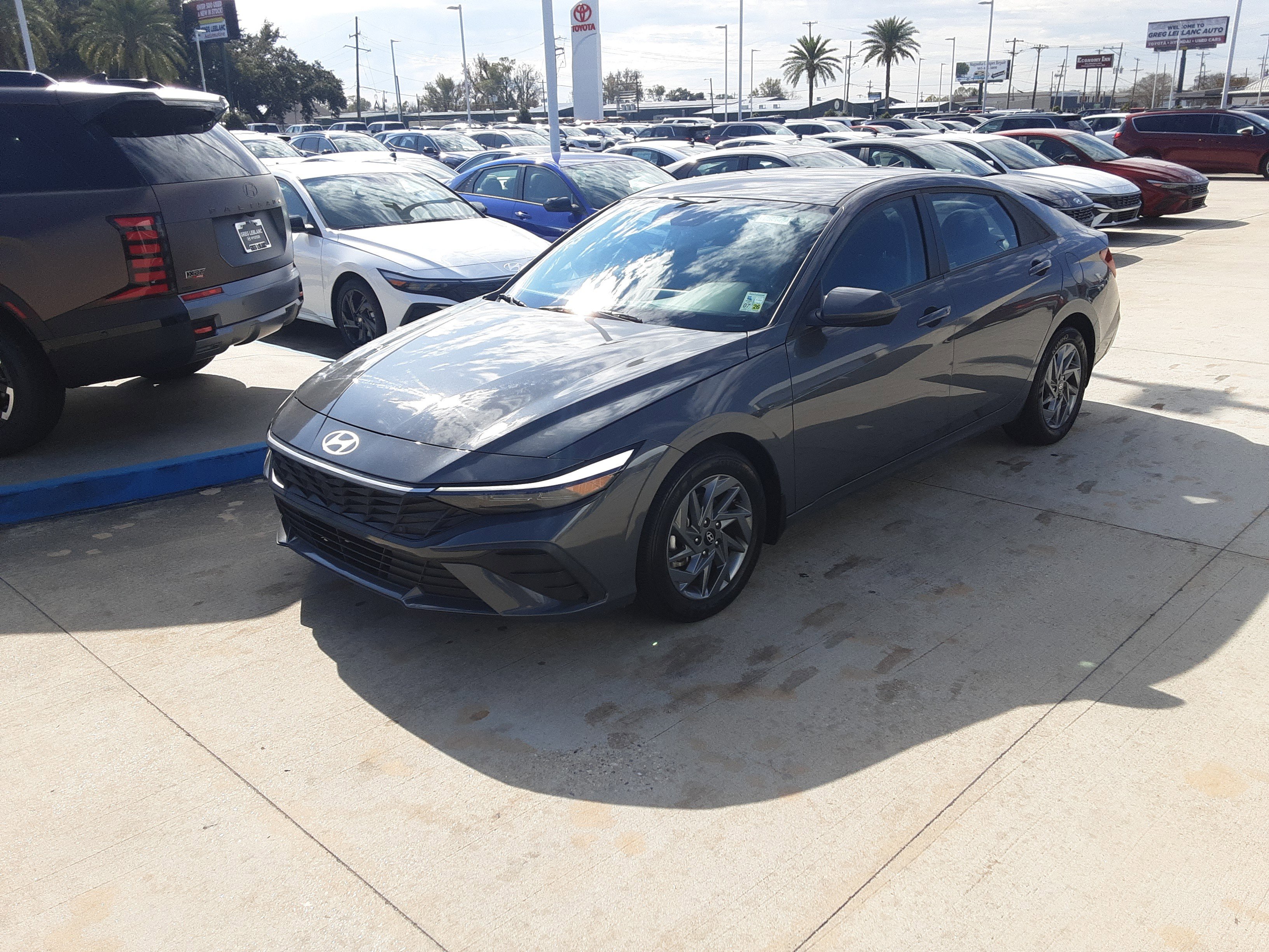 Used 2024 Hyundai Elantra SEL image 3