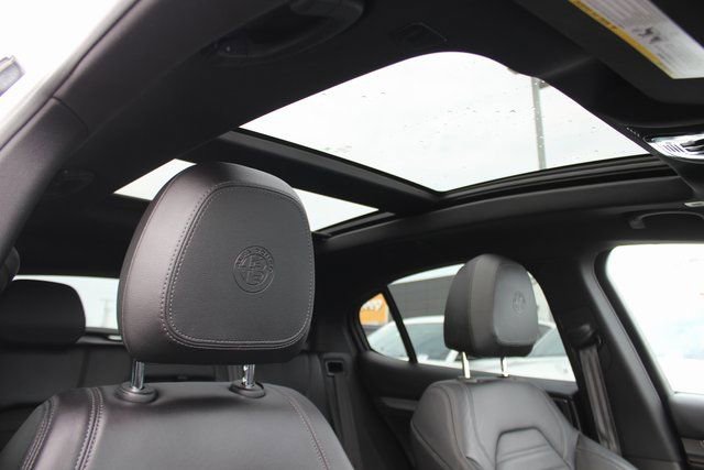 Used 2023 Alfa Romeo Stelvio Veloce AWD/4WD image 35