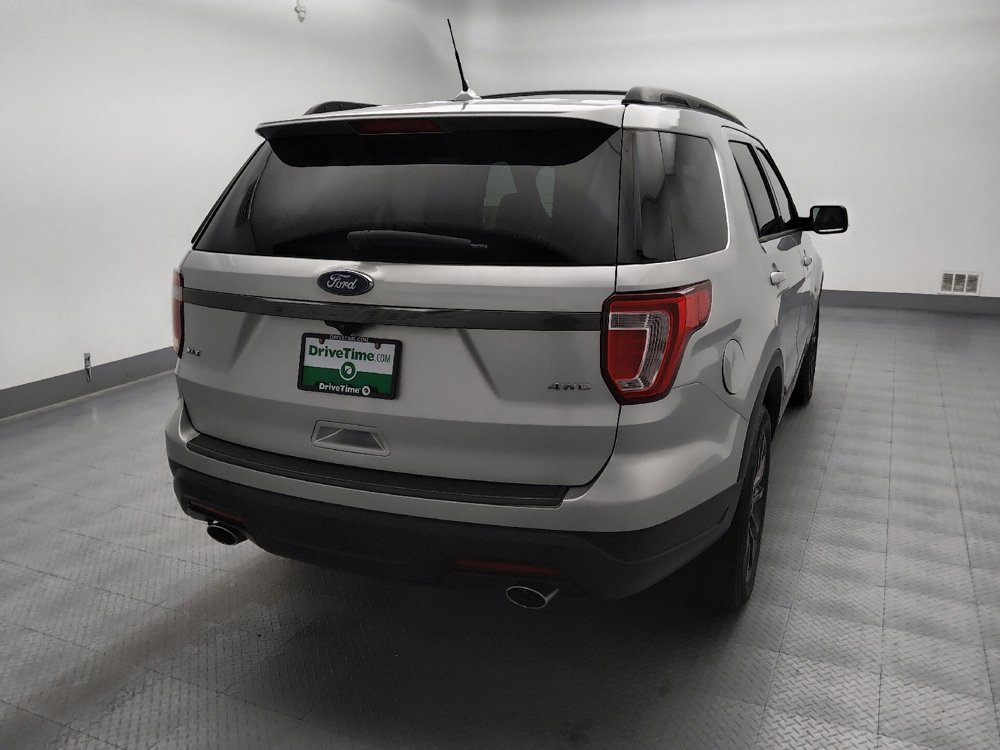 Used 2019 Ford Explorer XLT w/ Equipment Group 202A AWD/4WD image 7