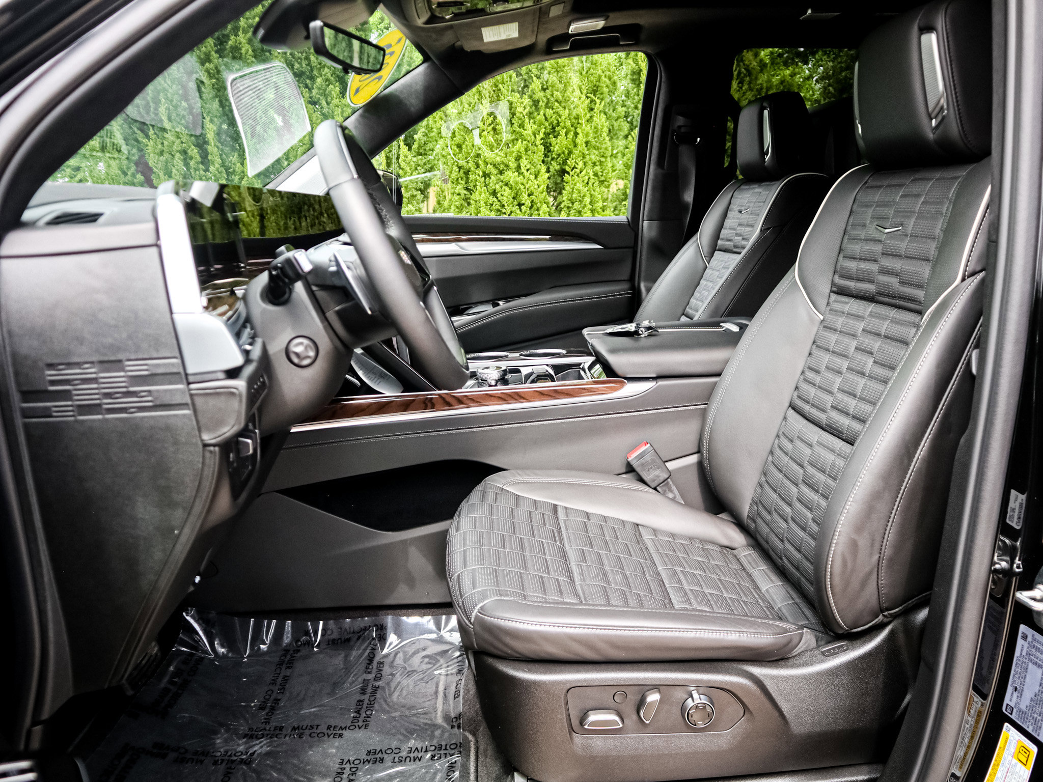 Used 2025 Cadillac Escalade Sport Platinum w/ LPO, ONYX Package image 17