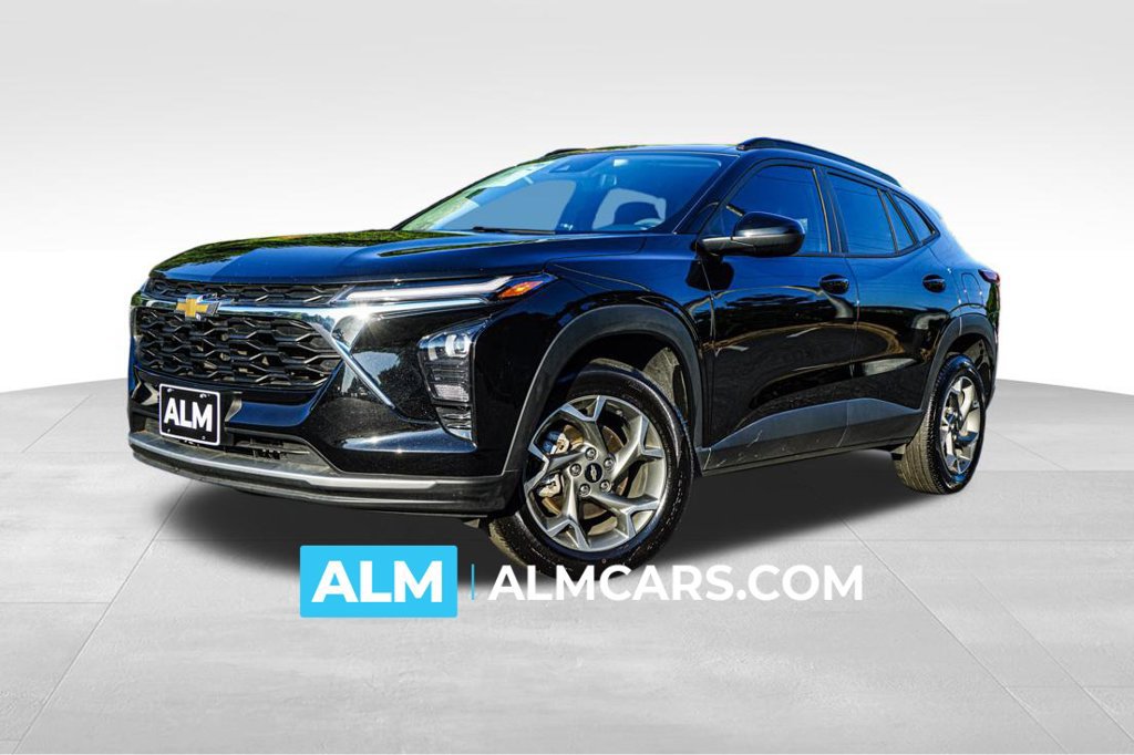 Used 2025 Chevrolet Trax LT FWD image 1
