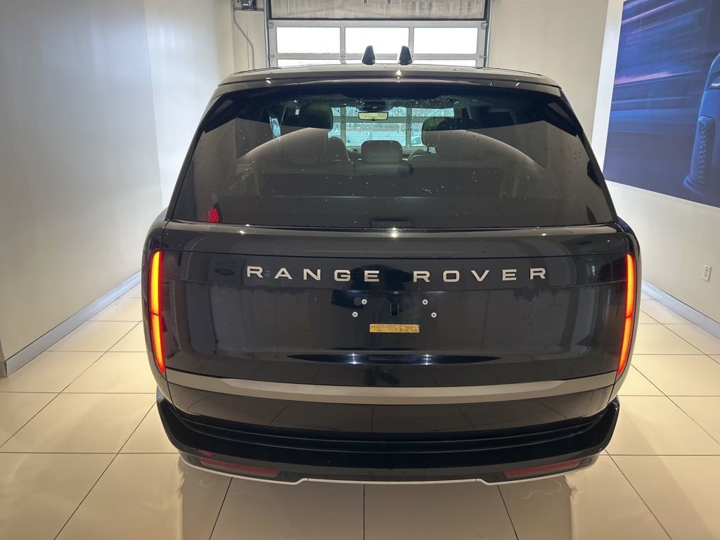 Used 2024 Land Rover Range Rover Long Wheelbase SE image 16