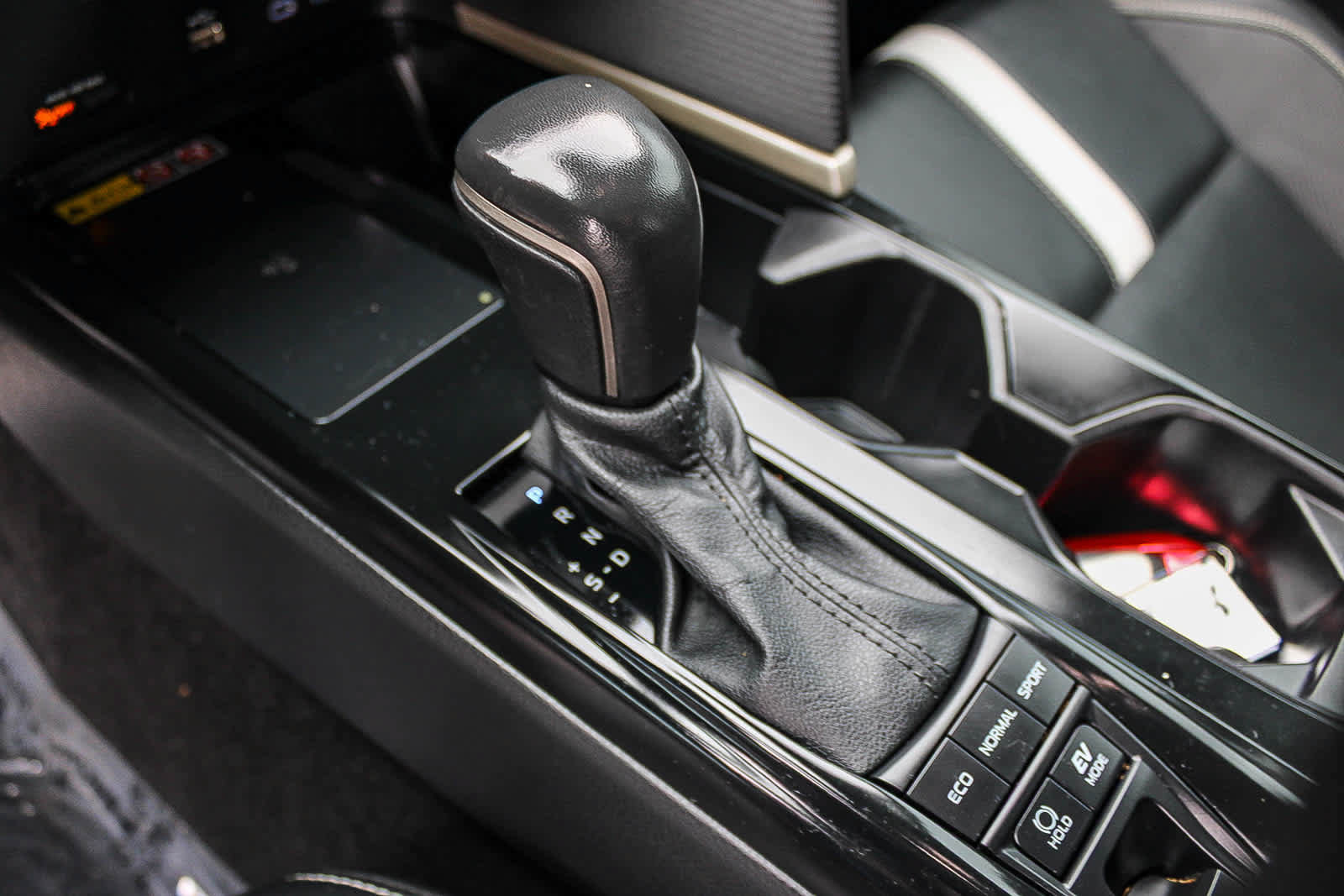 Used 2025 Toyota Camry SE w/ Convenience Package FWD image 19