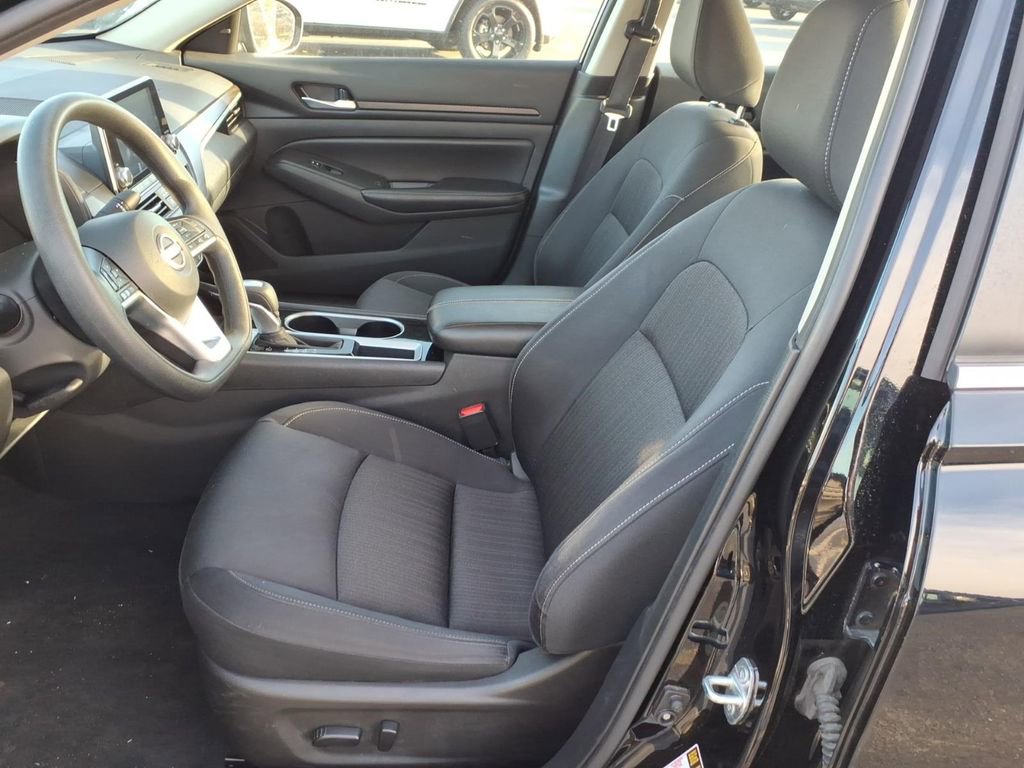 Used 2024 Nissan Altima 2.5 SV FWD image 8