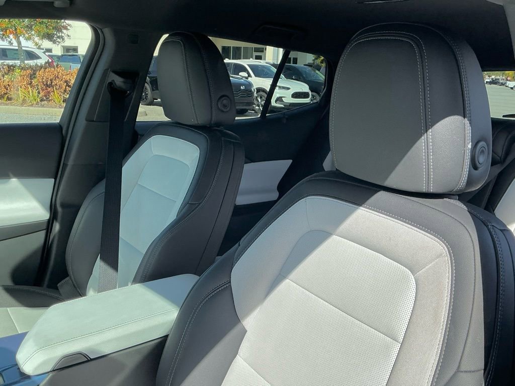 Used 2025 Chevrolet Equinox EV LT image 24