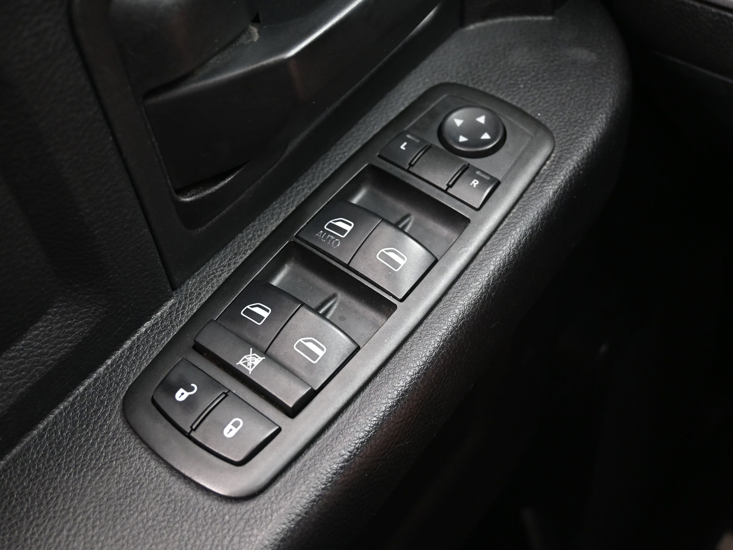 Used 2014 RAM 1500 Express image 25