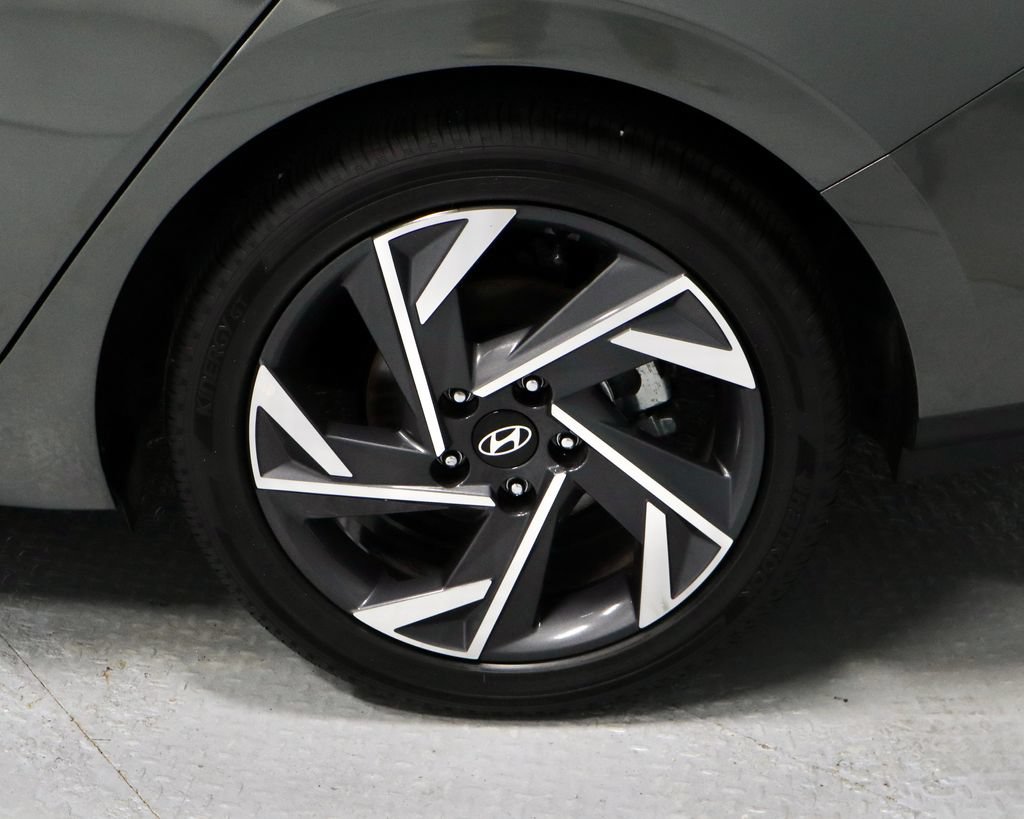 Used 2025 Hyundai Elantra SEL FWD image 18