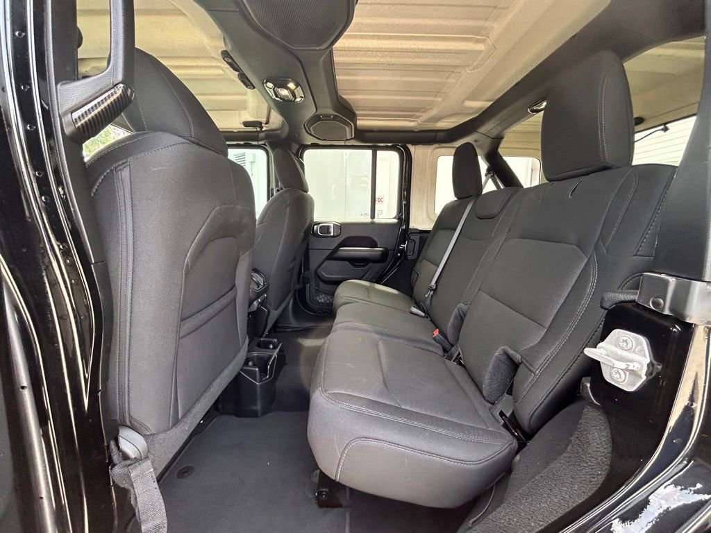 Used 2019 Jeep Wrangler Unlimited Sahara AWD/4WD image 29