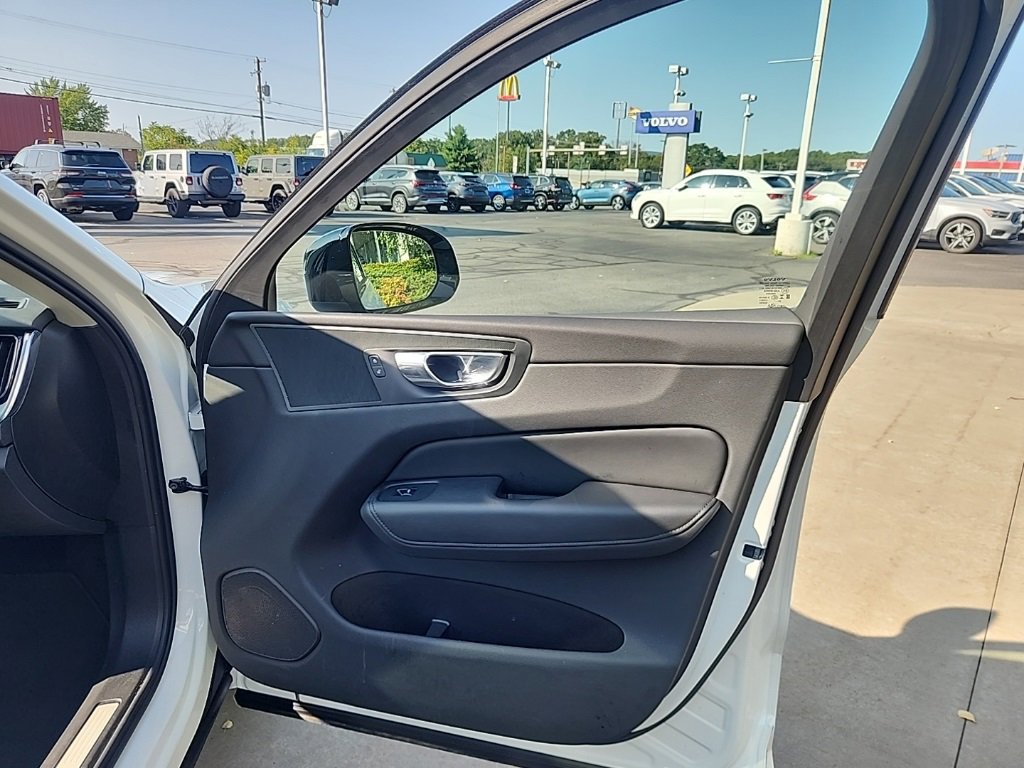 Certified 2025 Volvo XC60 B5 Plus image 42